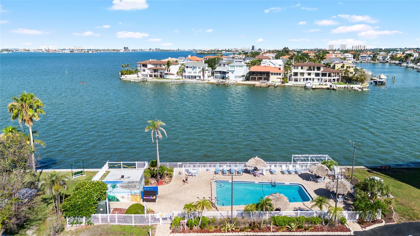 Image 26 of 28 For 6025 Shore Boulevard S 409