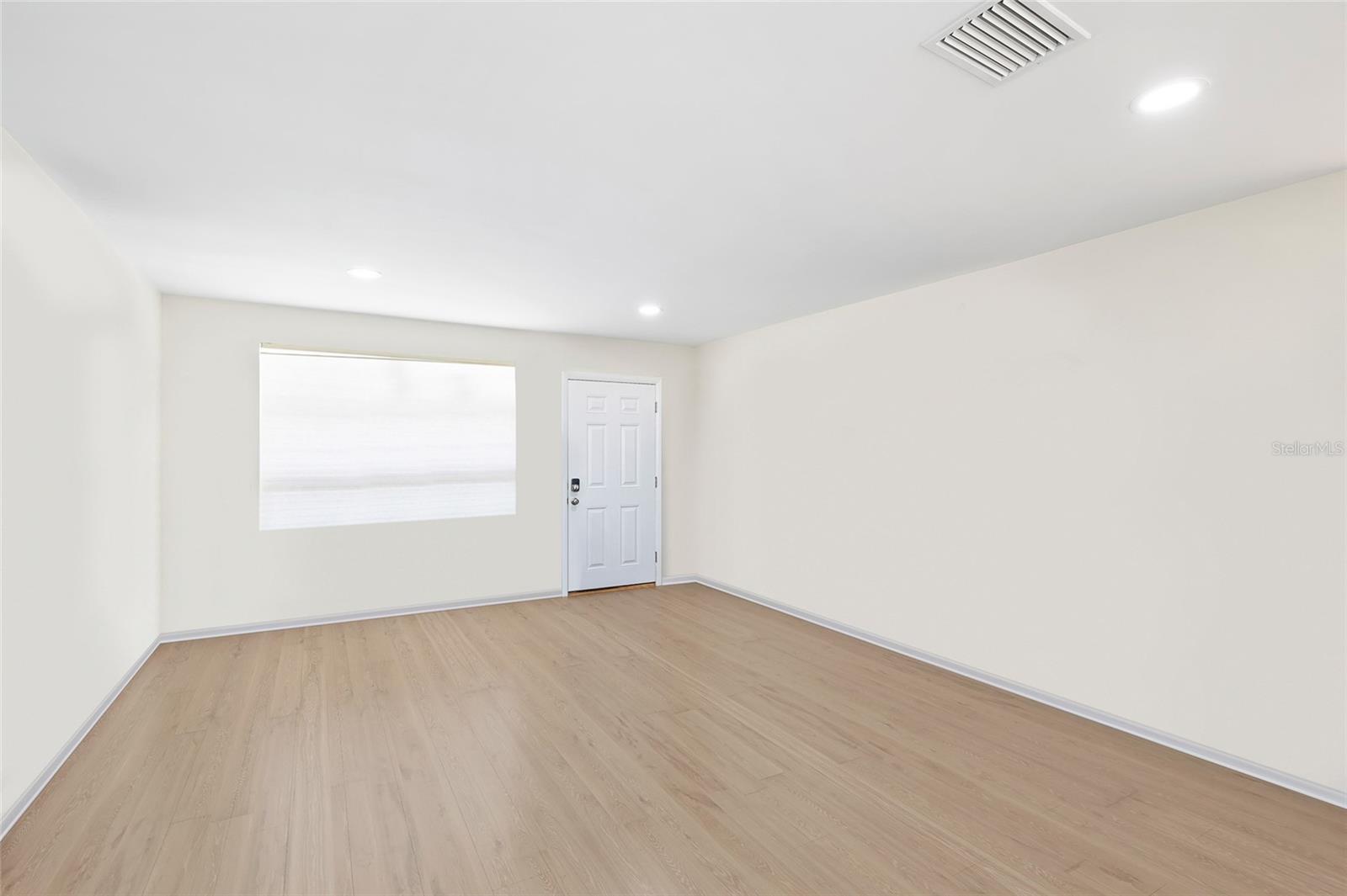 Image 6 of 28 For 6025 Shore Boulevard S 409
