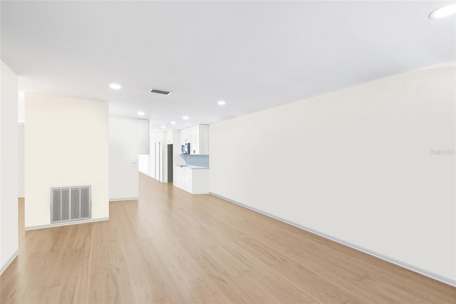 Image 7 of 28 For 6025 Shore Boulevard S 409