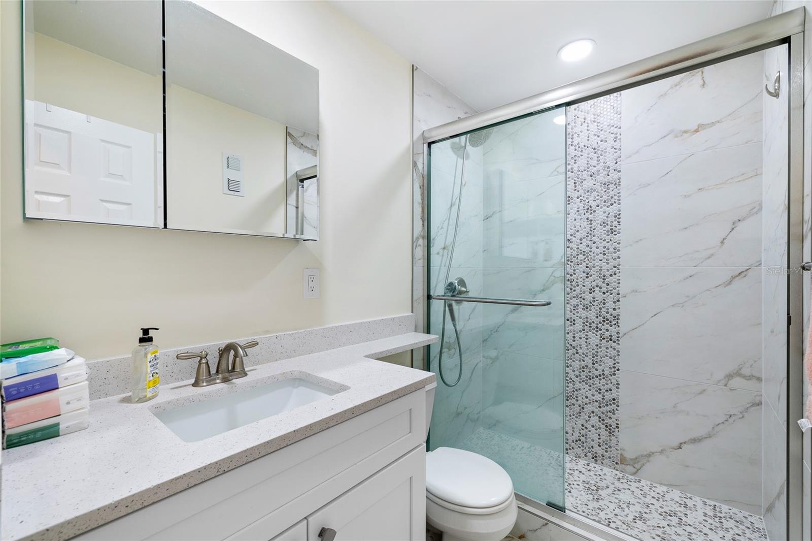 Image 8 of 28 For 6025 Shore Boulevard S 409