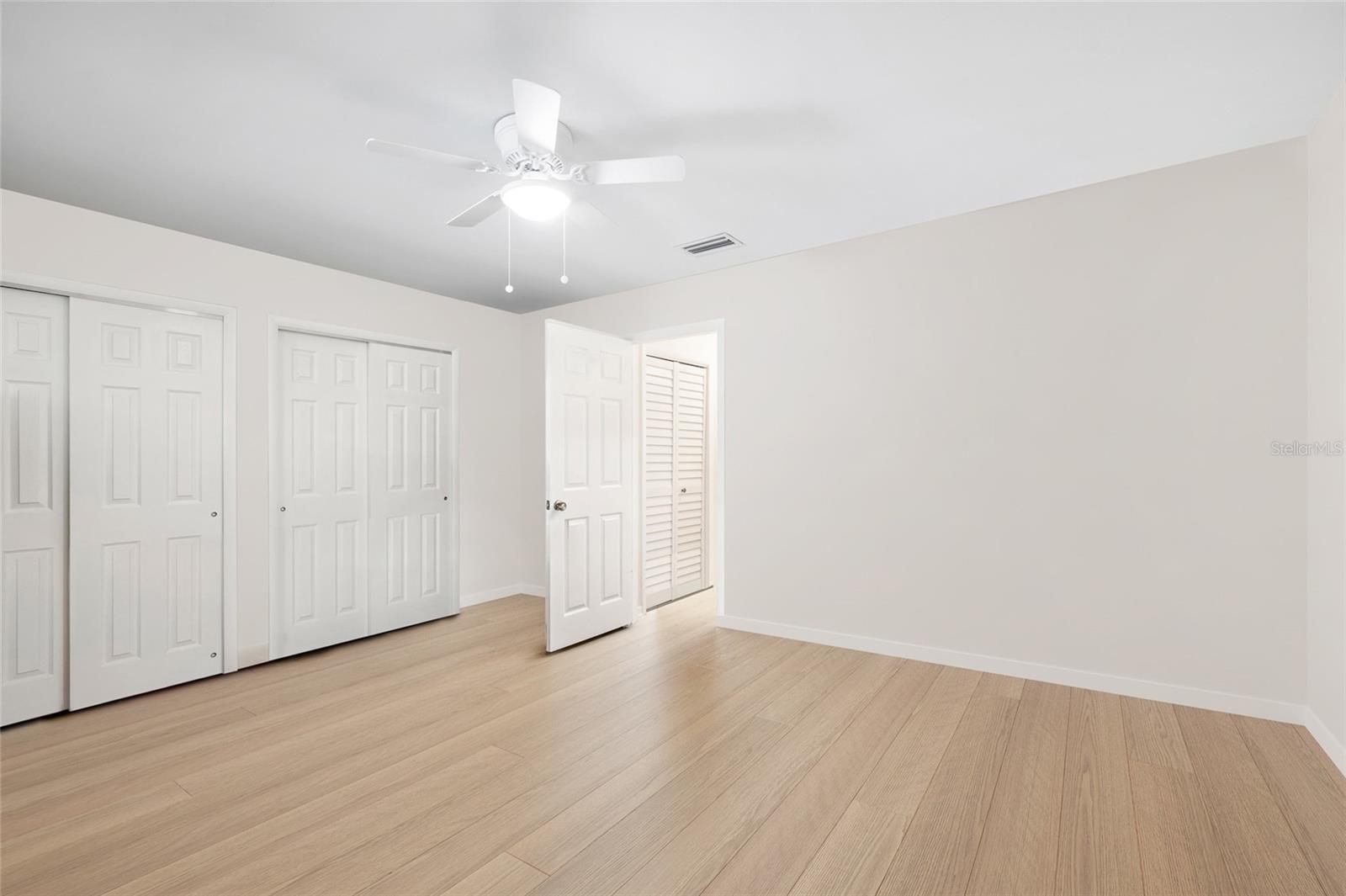Image 9 of 28 For 6025 Shore Boulevard S 409