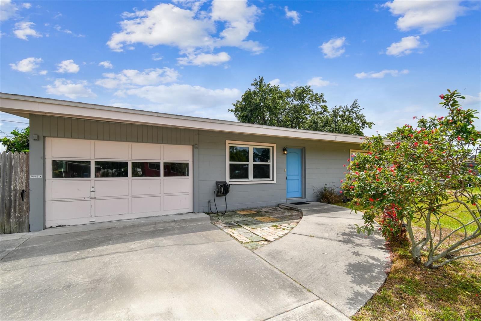 Details for 8528 Iris Ave, SEMINOLE, FL 33777