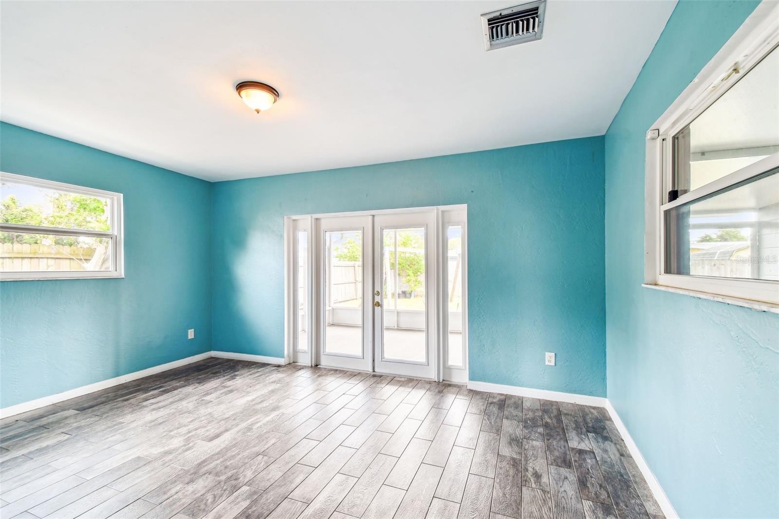 Image 10 of 40 For 8528 Iris Ave