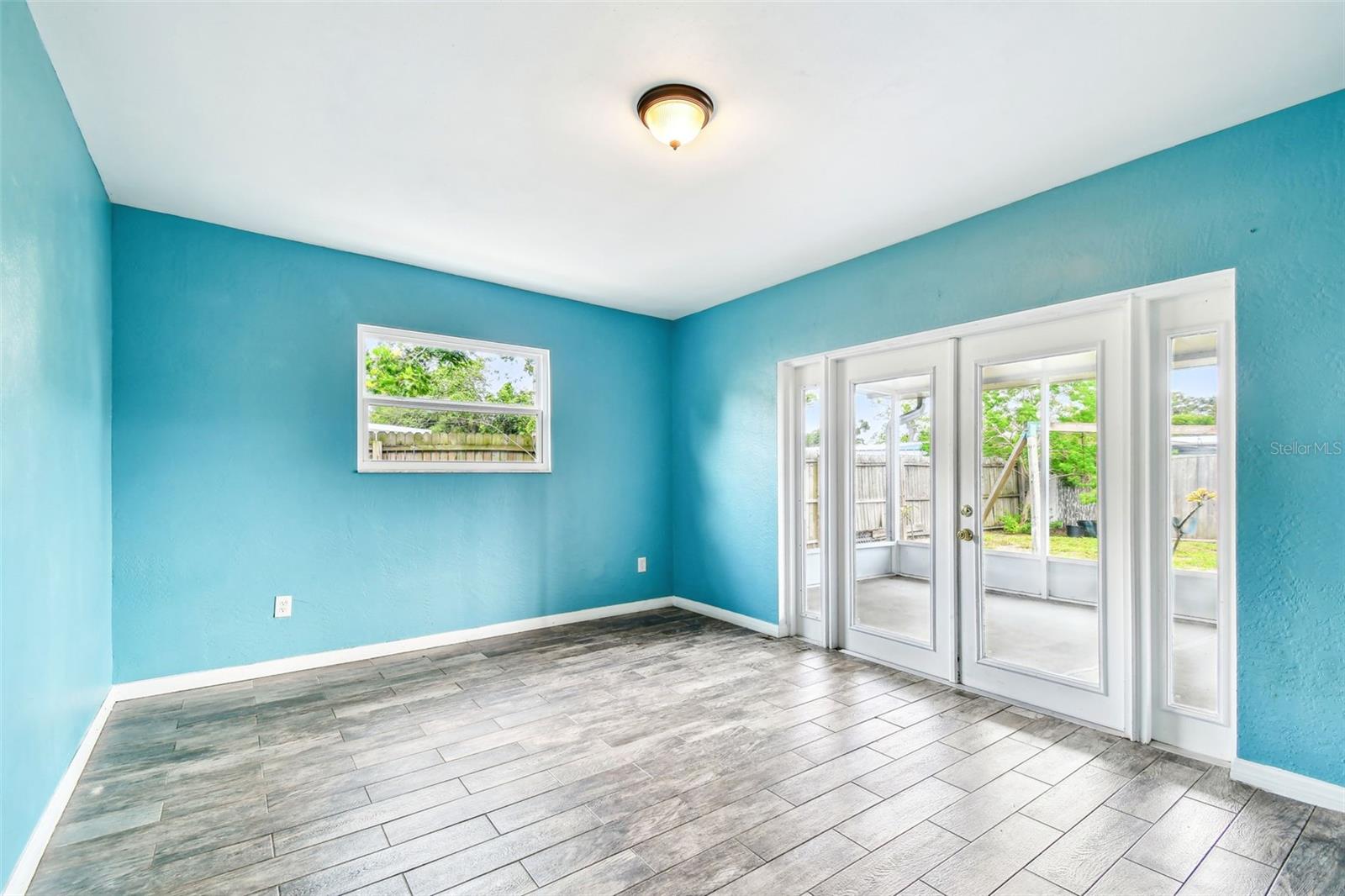 Image 11 of 40 For 8528 Iris Ave