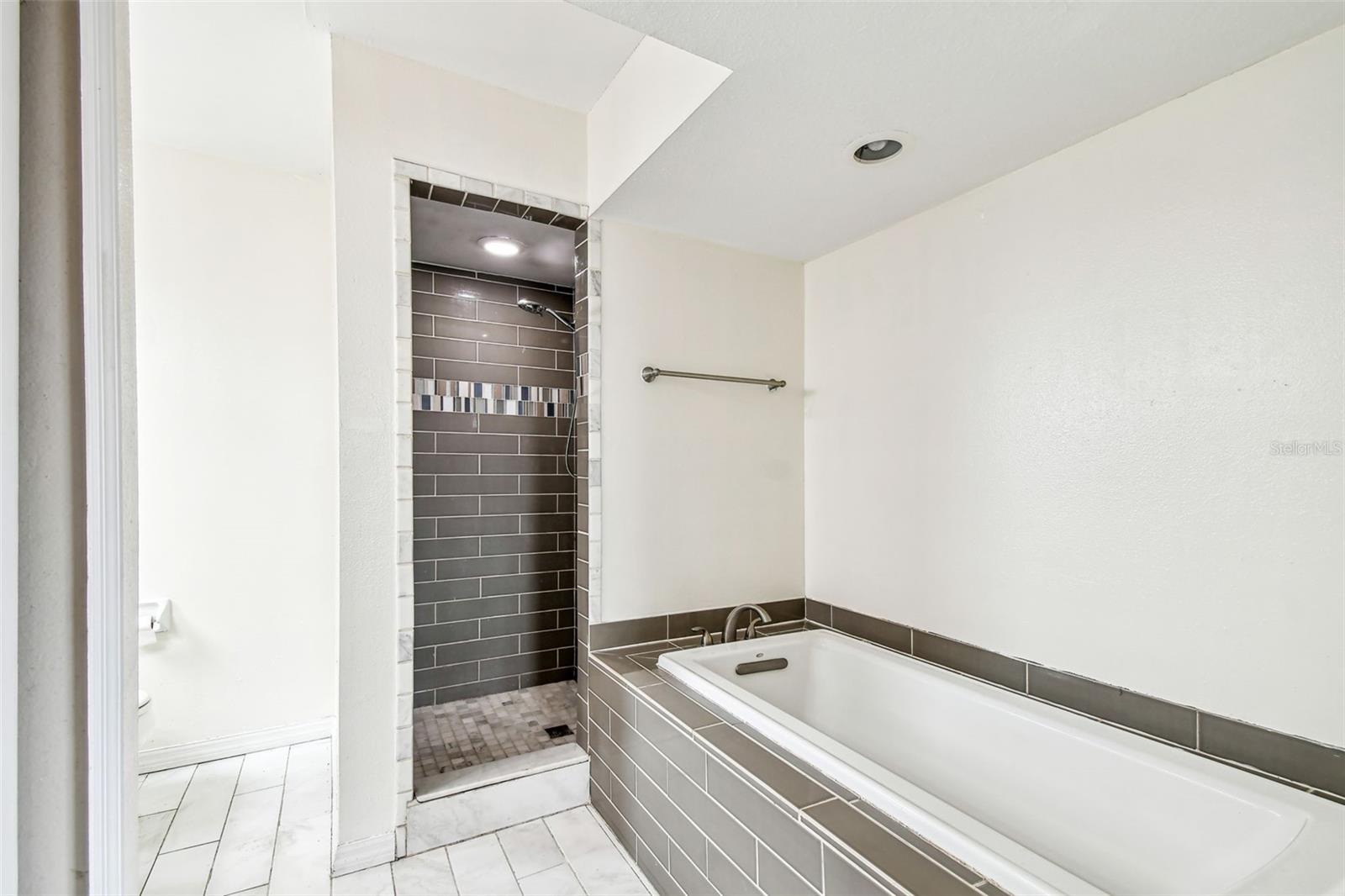 Image 16 of 40 For 8528 Iris Ave