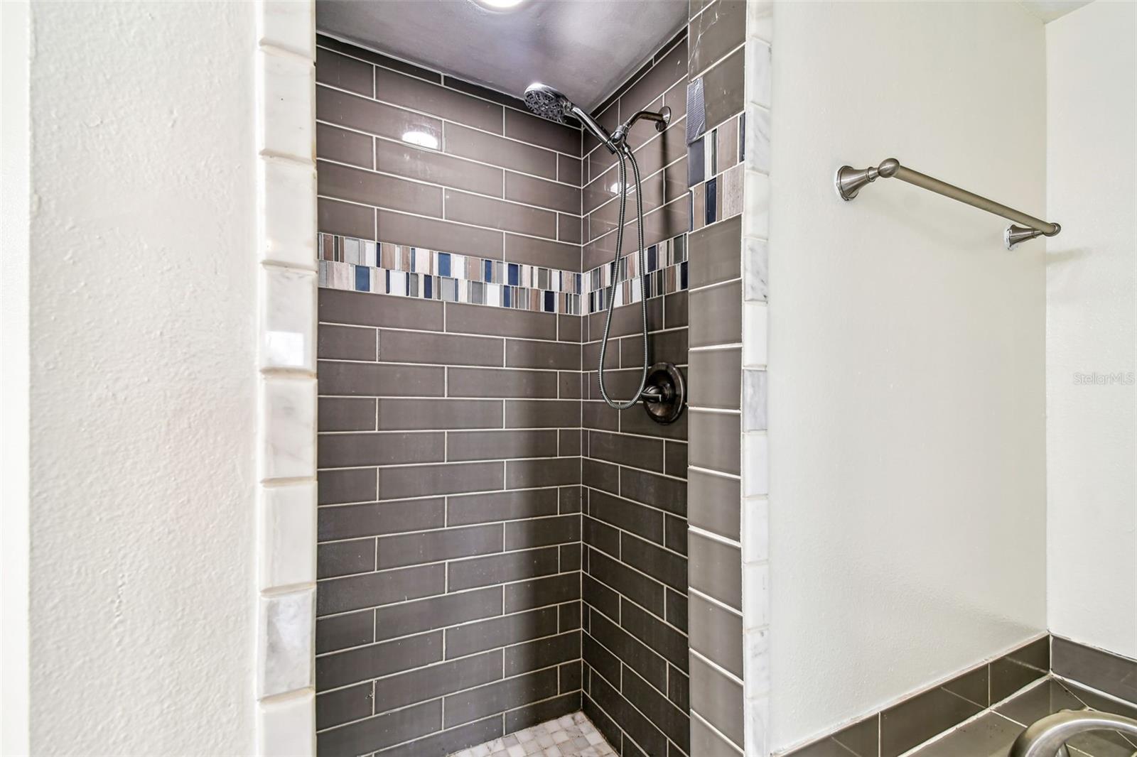 Image 18 of 40 For 8528 Iris Ave