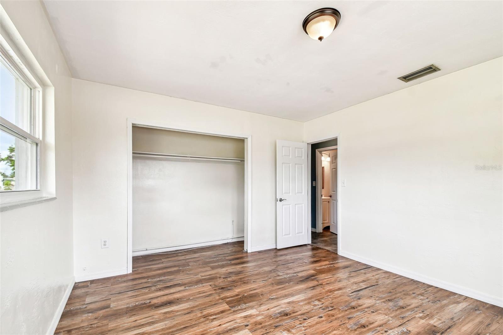 Image 22 of 40 For 8528 Iris Ave
