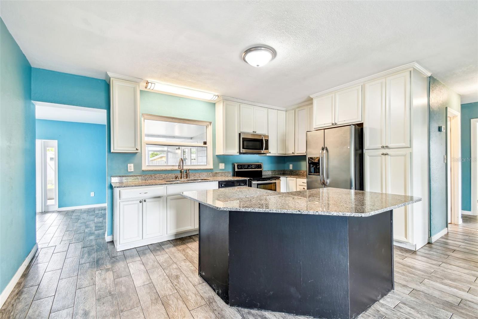 Image 6 of 40 For 8528 Iris Ave