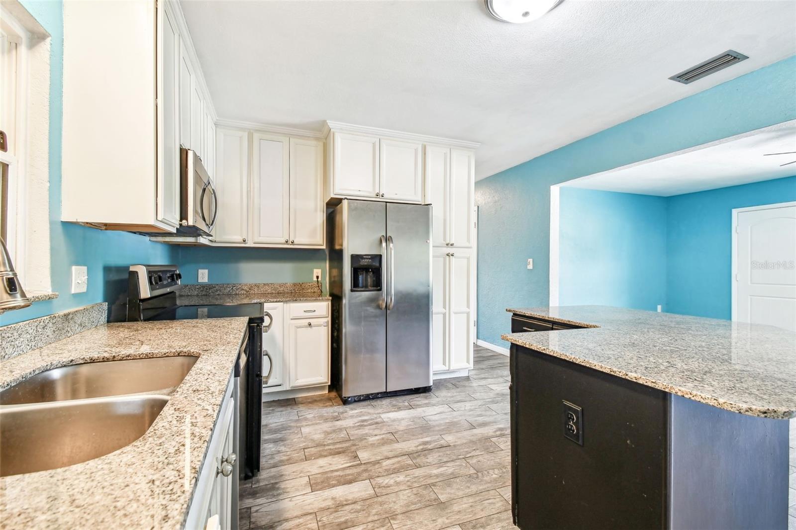 Image 7 of 40 For 8528 Iris Ave