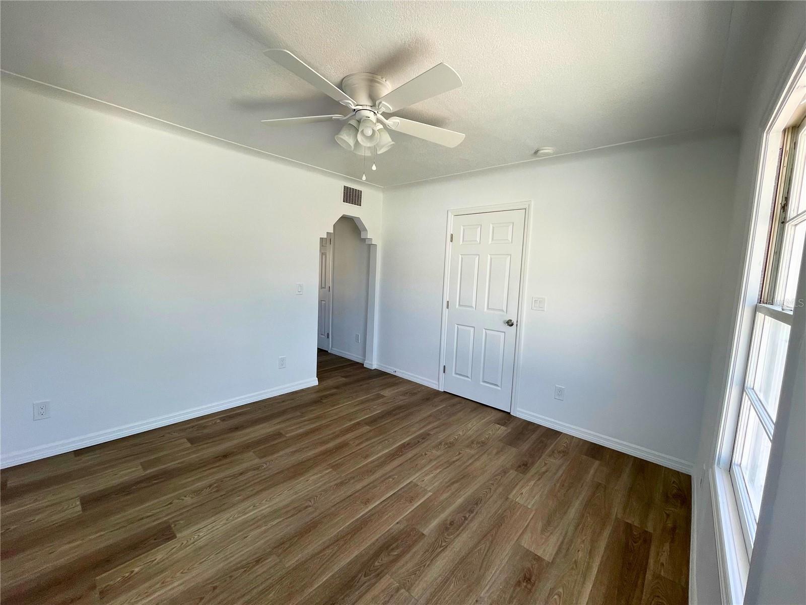 Image 4 of 11 For 150 Madeira Avenue 1