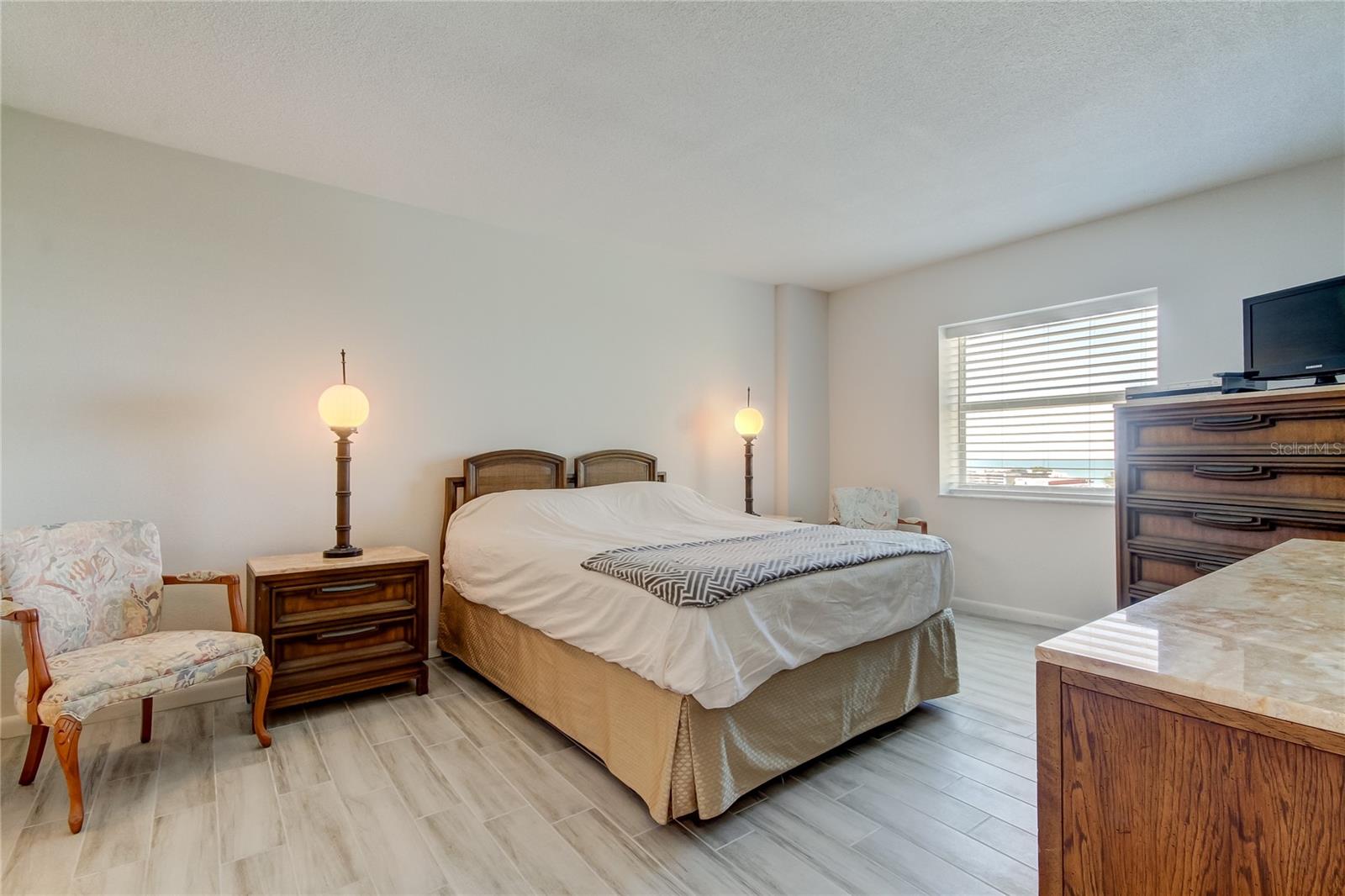 Image 9 of 40 For 420 64th Avenue 1206e