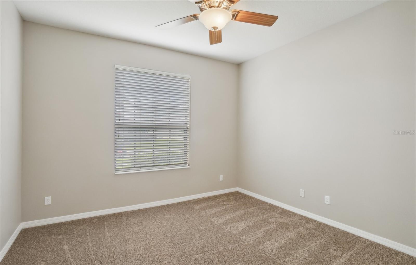 Image 21 of 29 For 127 Silver Falls Drive