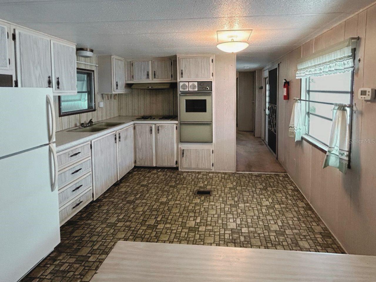 Listing photo id 8 for 663 54th Way S 146