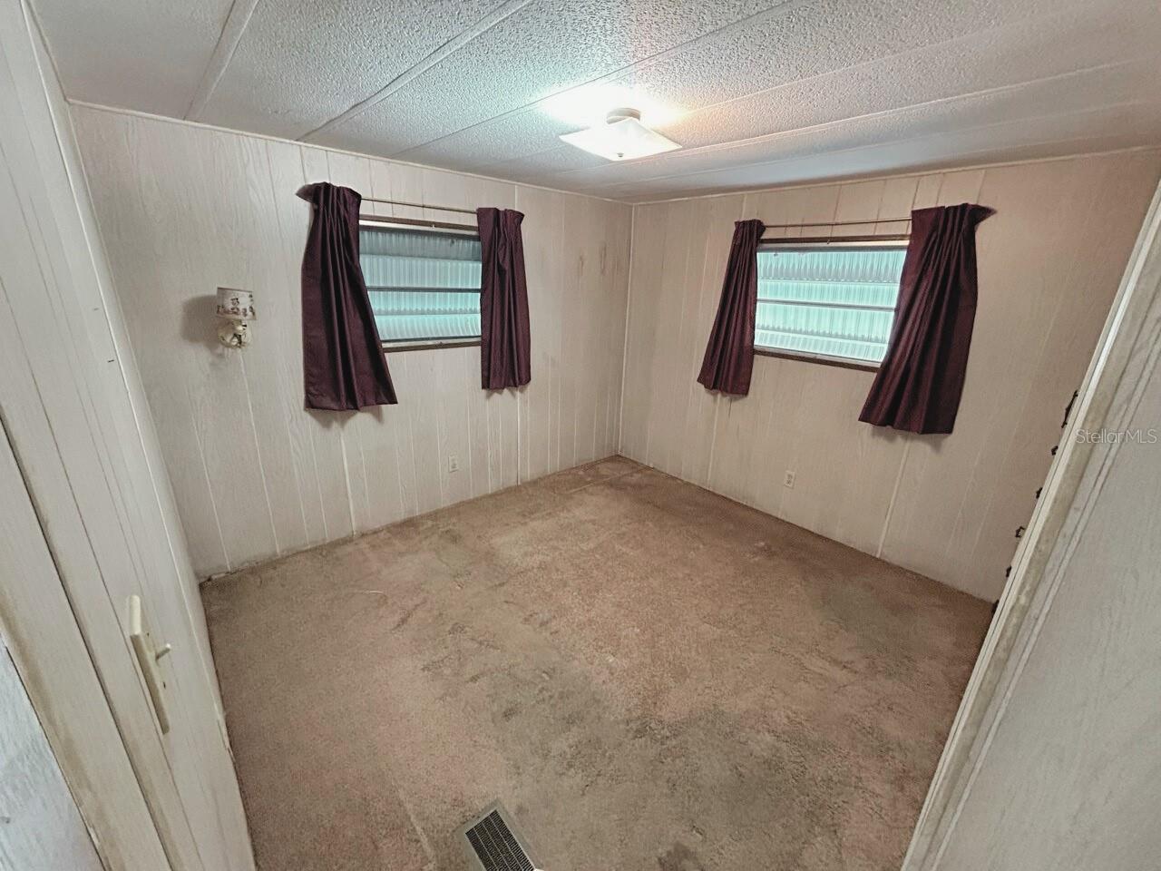 Listing photo id 15 for 663 54th Way S 146