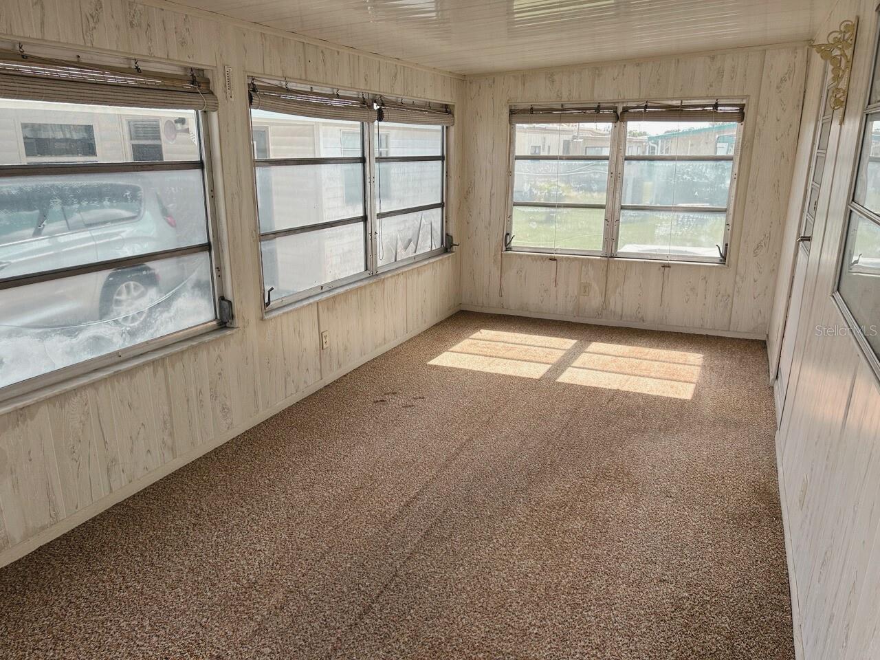 Listing photo id 4 for 663 54th Way S 146