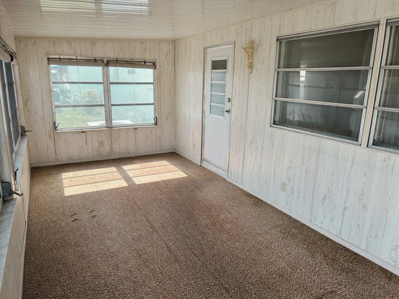 Listing photo id 5 for 663 54th Way S 146