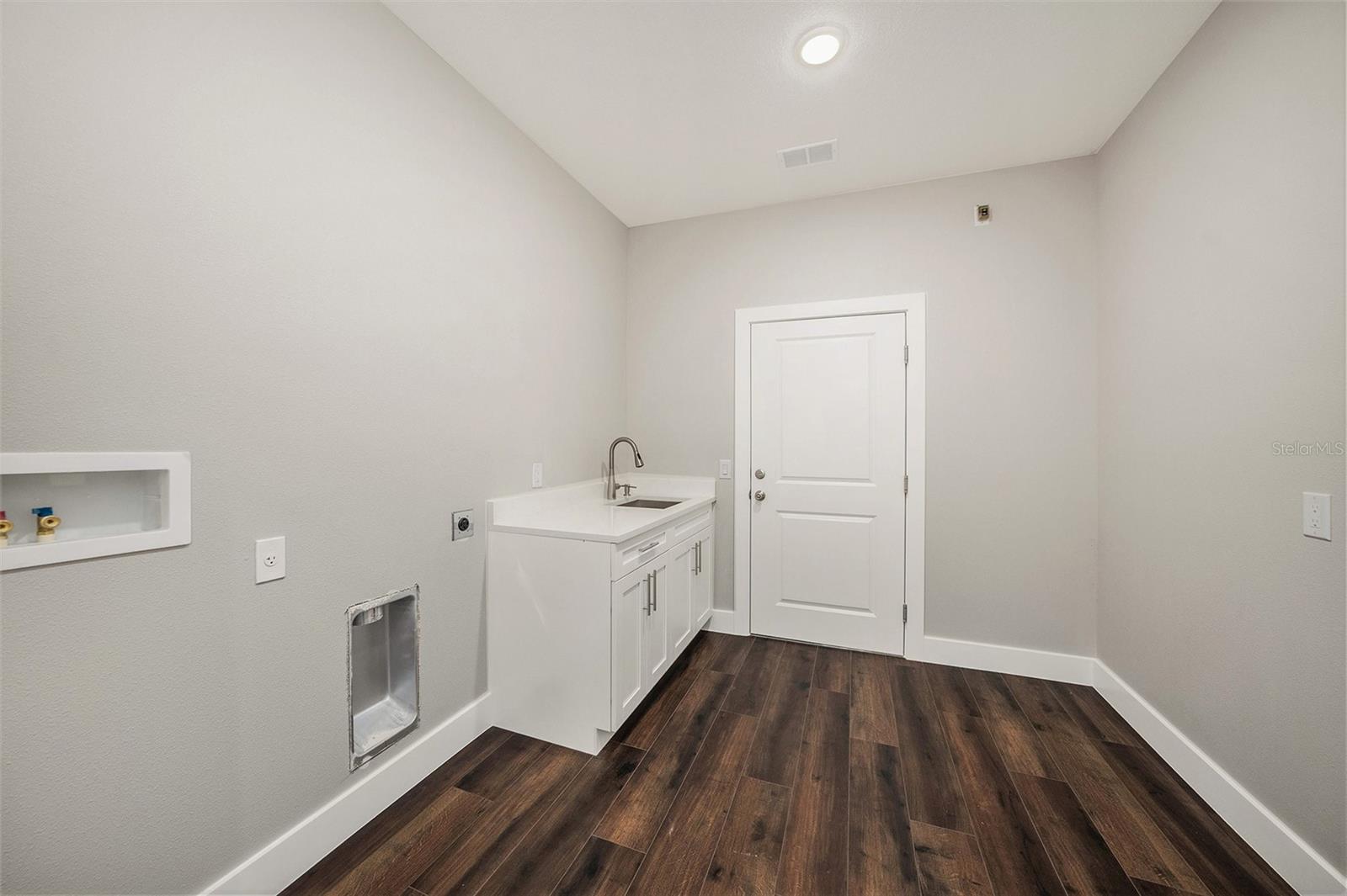 Image 11 of 36 For 9416 Bullfrog Court