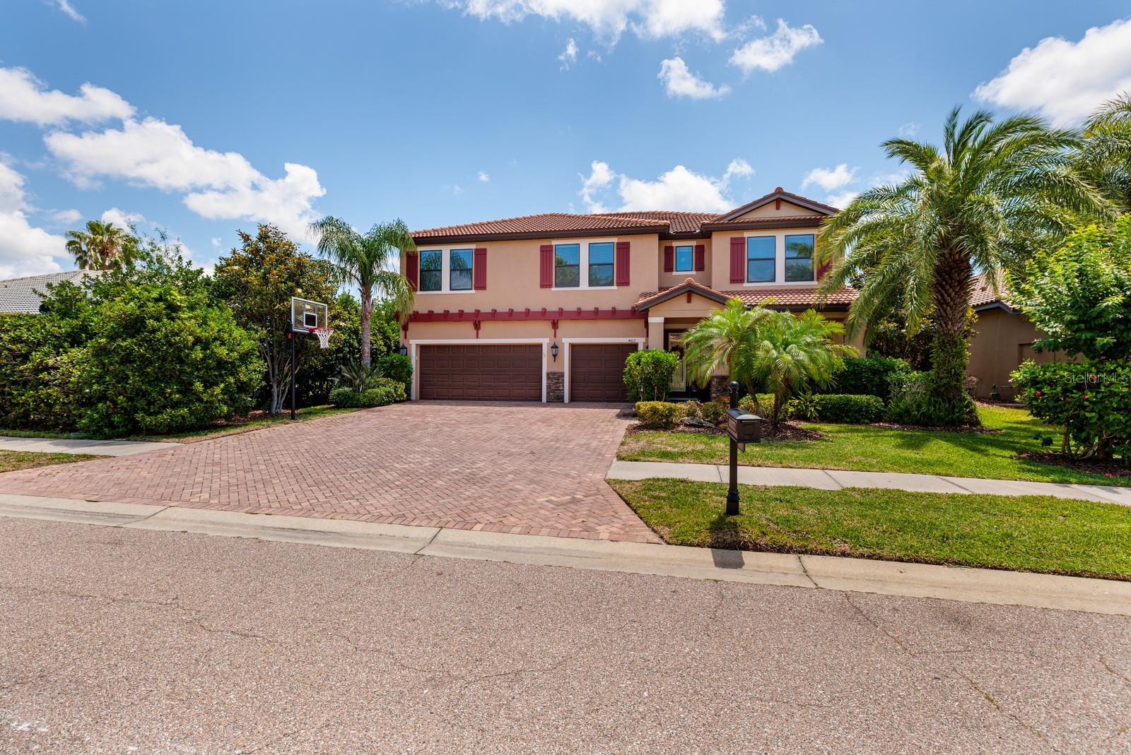 Listing photo id 3 for 4611 Grand Preserve Place