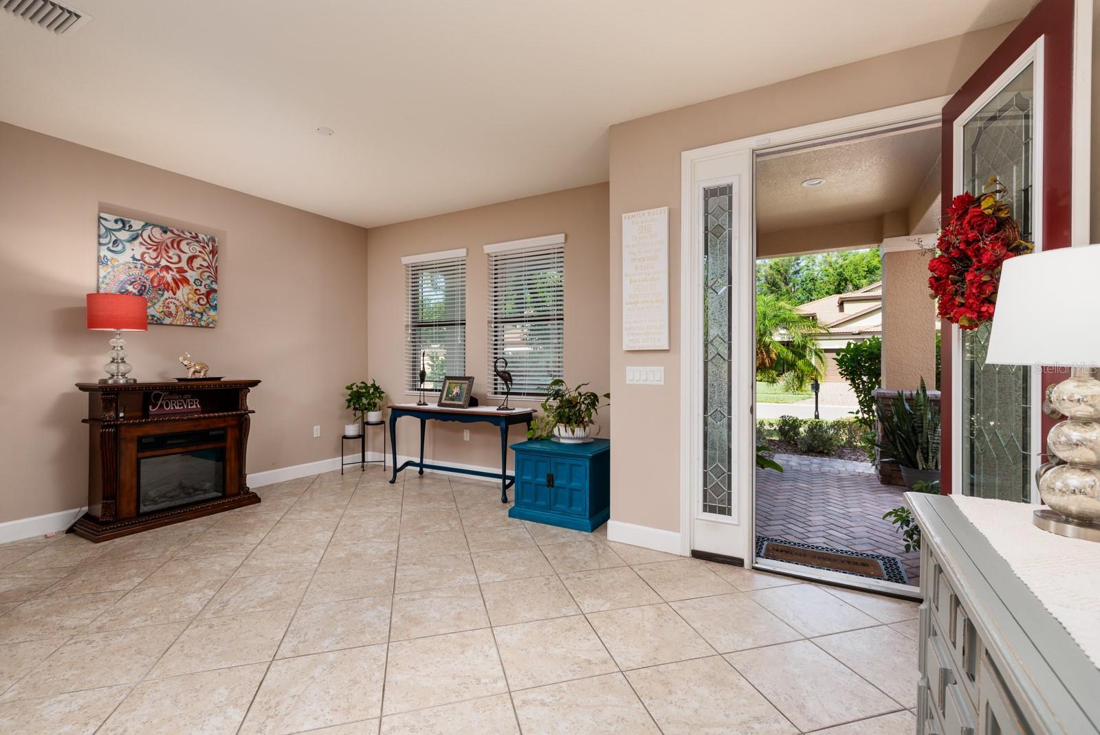 Listing photo id 7 for 4611 Grand Preserve Place