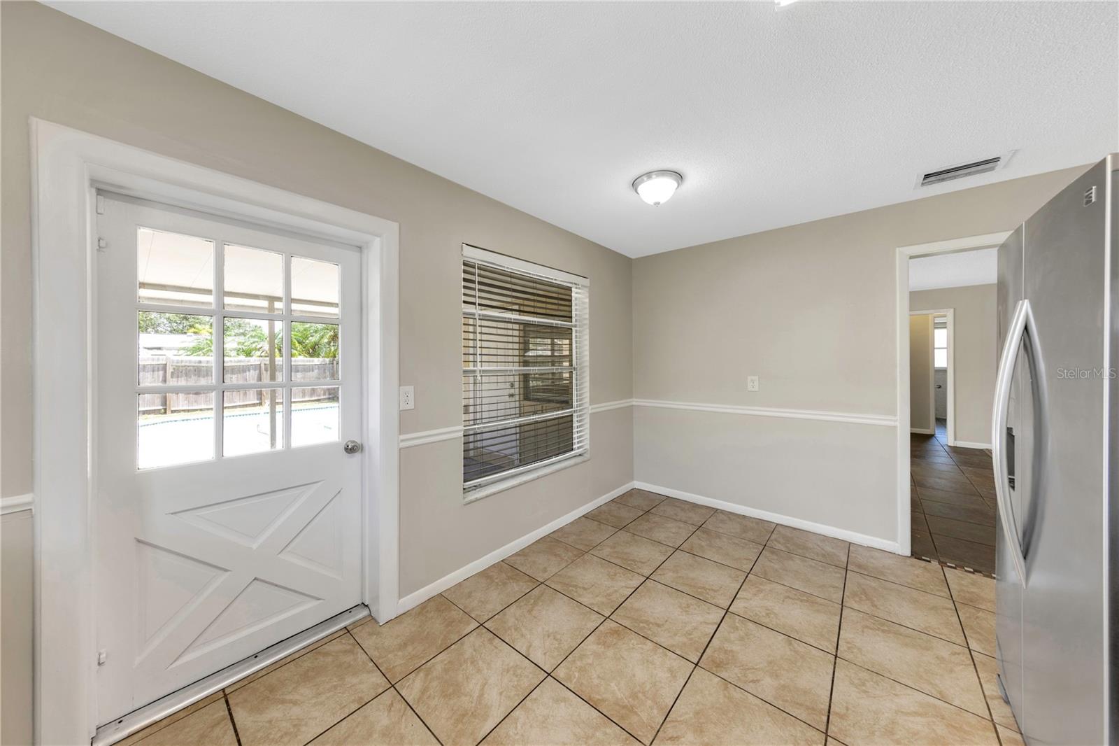 Image 11 of 25 For 204 Cove Court