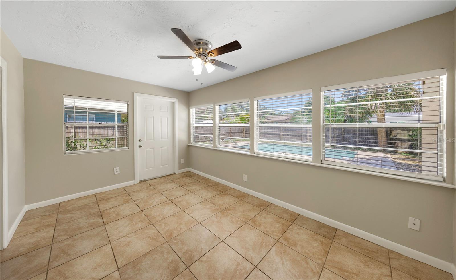 Image 12 of 25 For 204 Cove Court