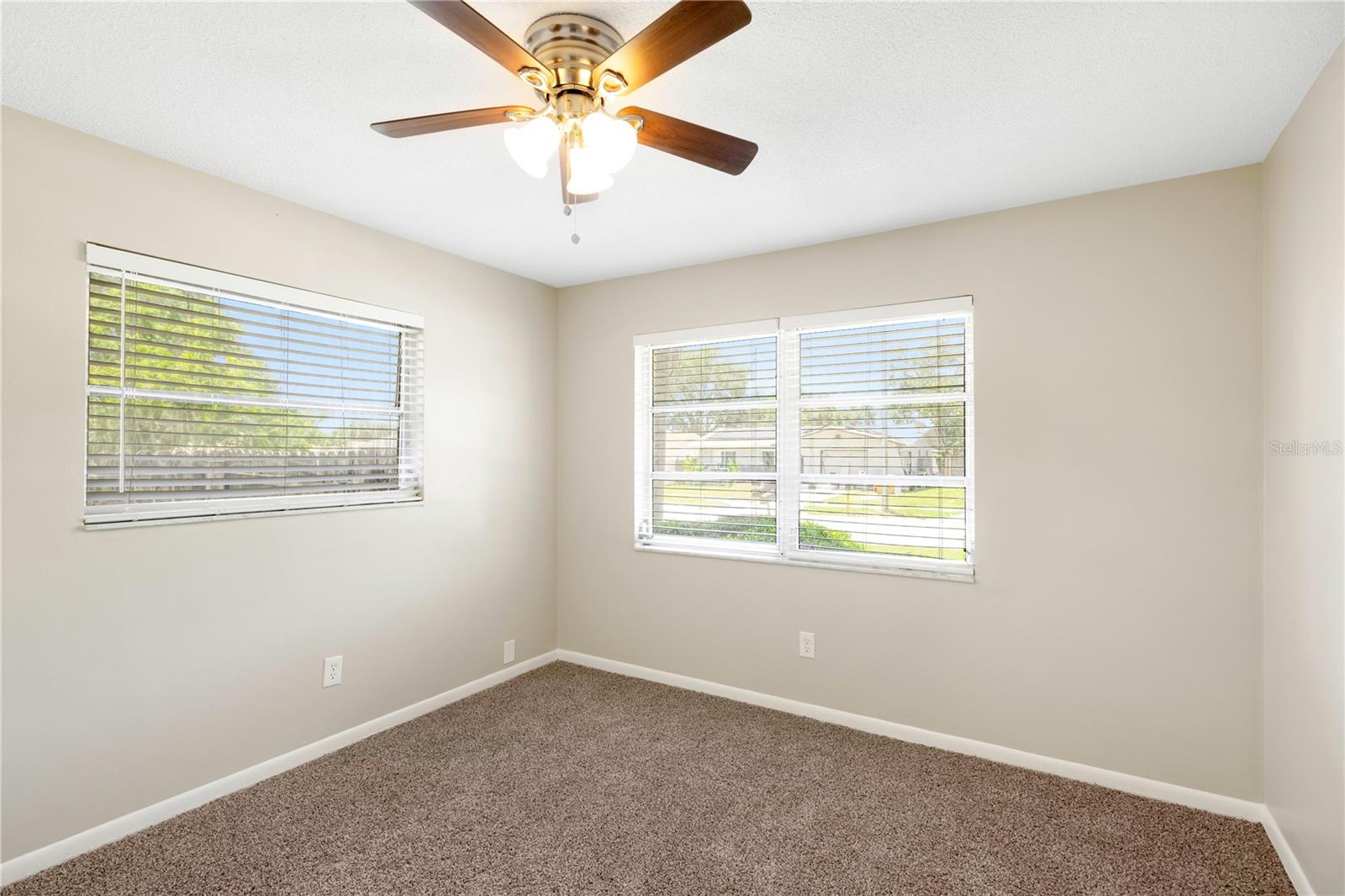 Image 16 of 25 For 204 Cove Court