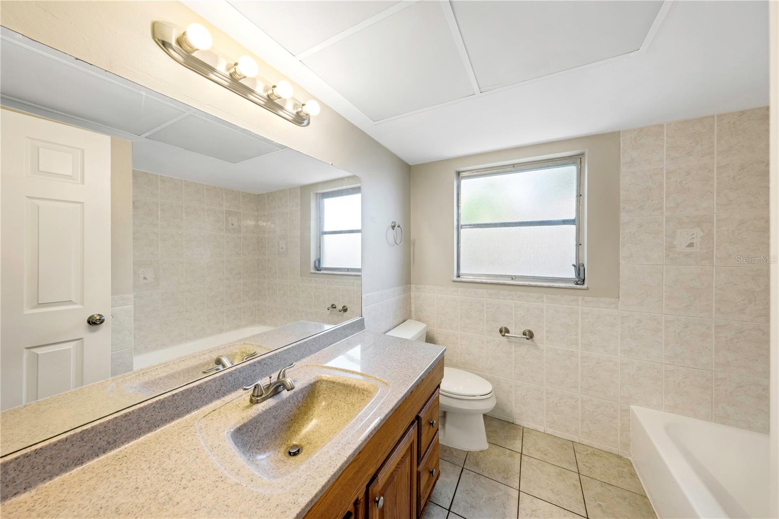 Image 18 of 25 For 204 Cove Court