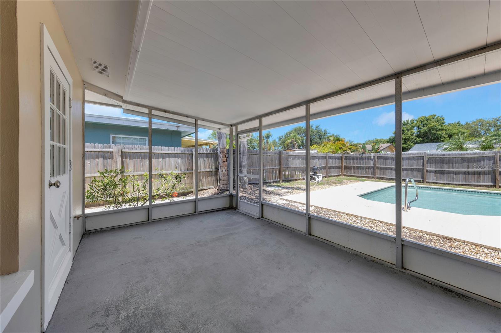Image 22 of 25 For 204 Cove Court