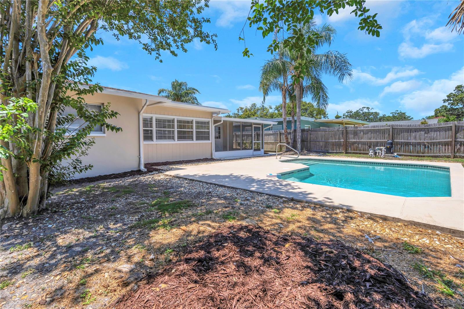 Image 5 of 25 For 204 Cove Court