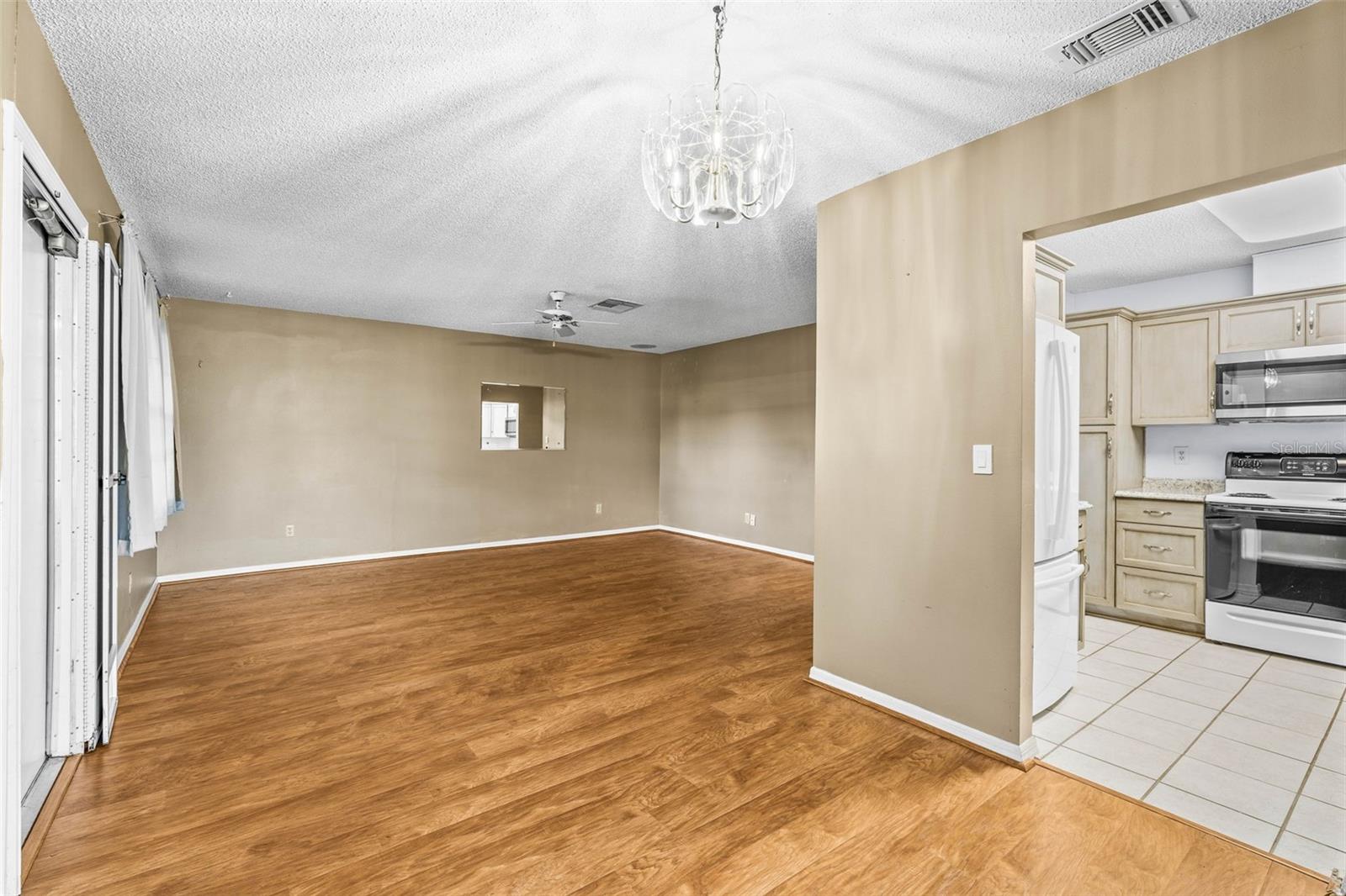 Image 10 of 39 For 1908 Canterbury Lane 28