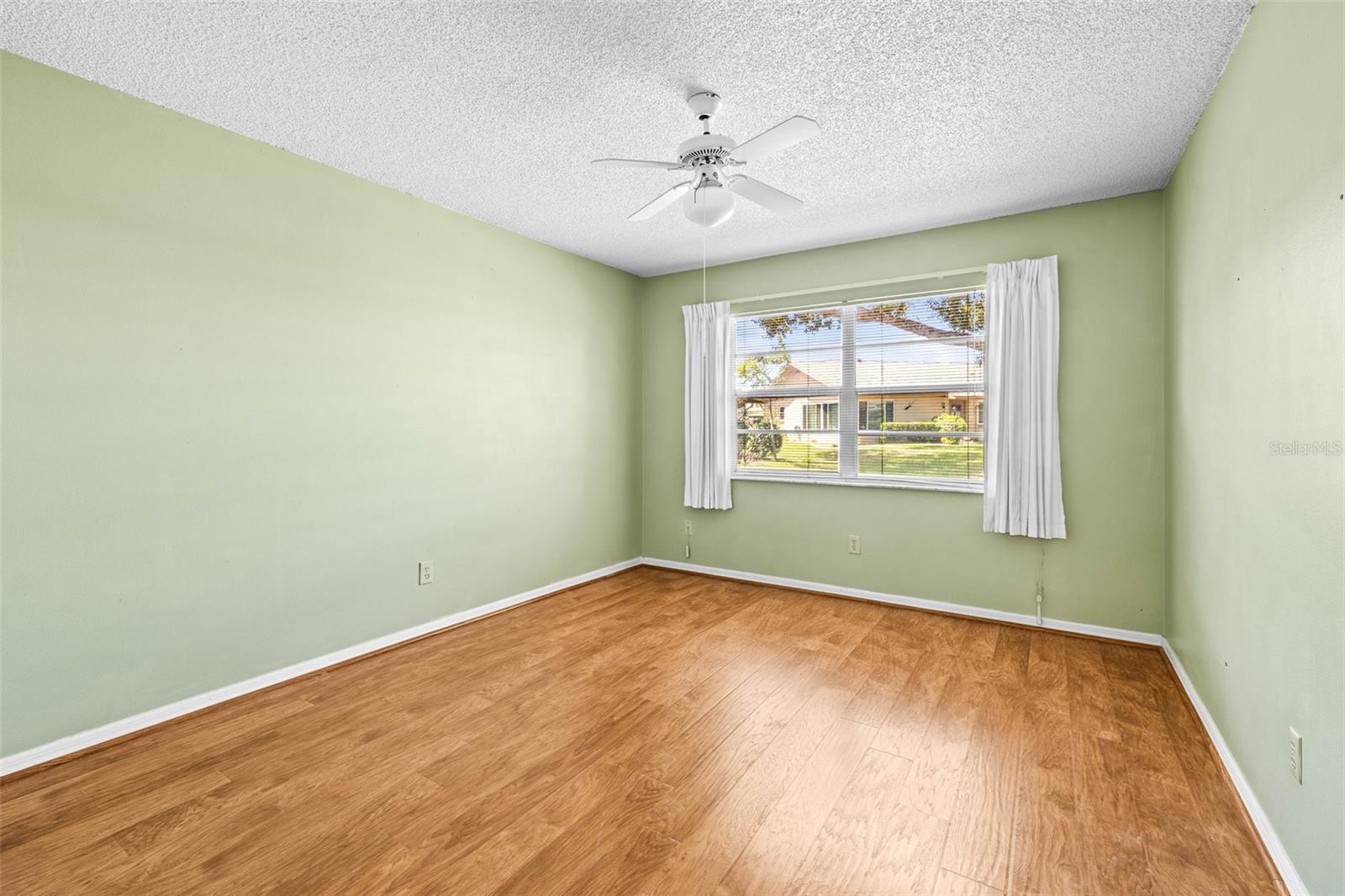 Image 18 of 39 For 1908 Canterbury Lane 28