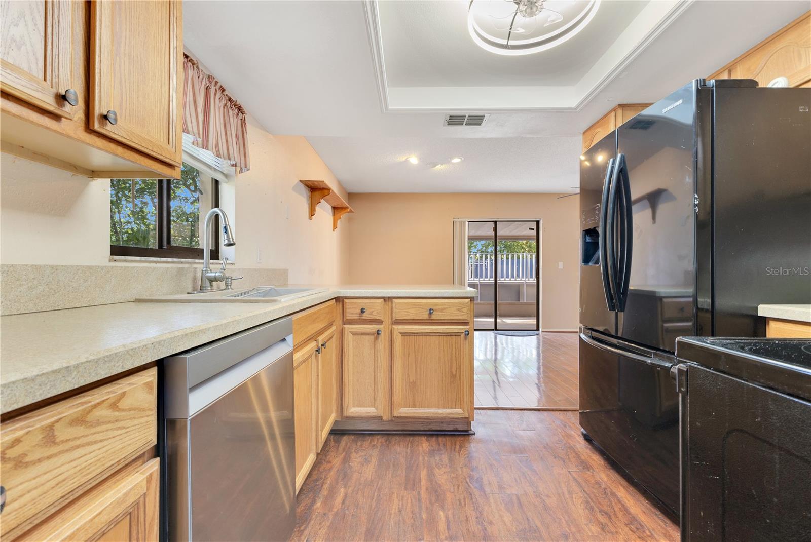 Image 12 of 36 For 728 Waterbridge Drive