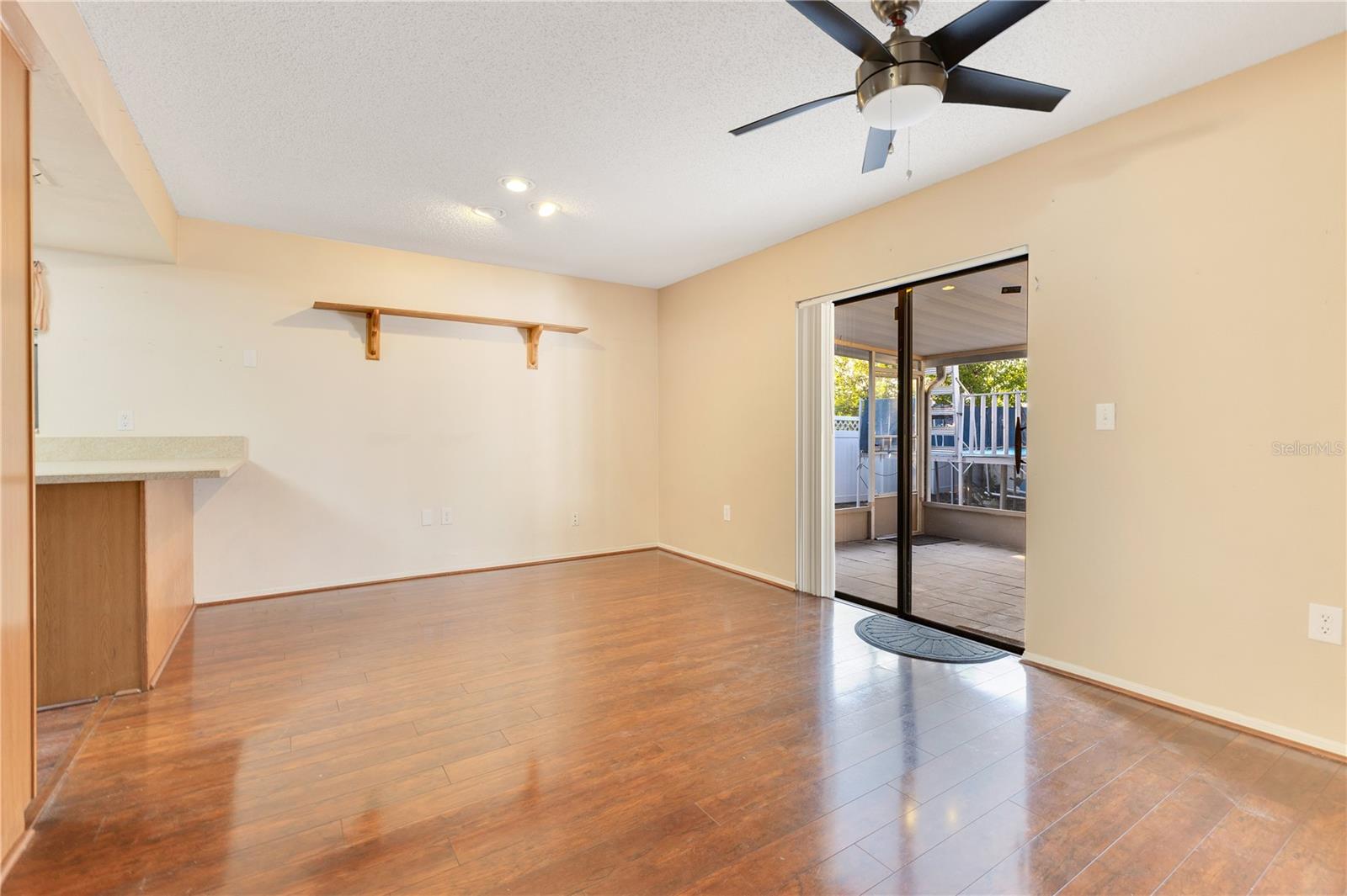 Image 7 of 36 For 728 Waterbridge Drive
