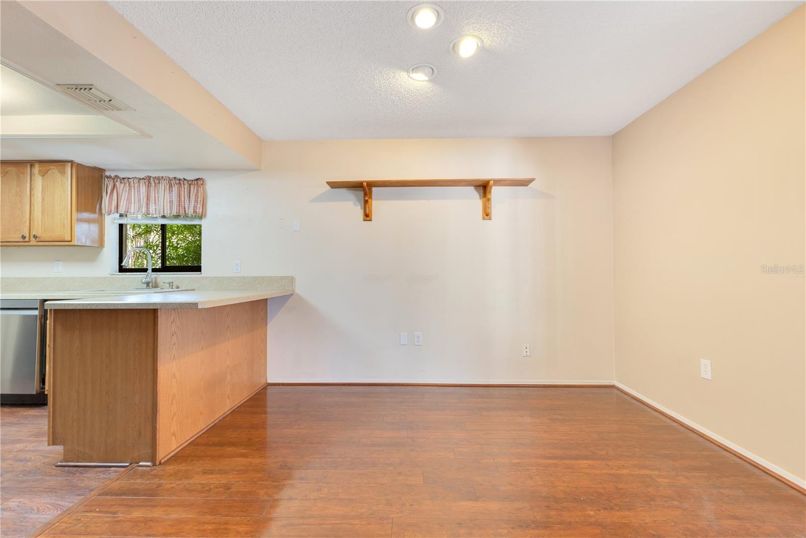 Image 8 of 36 For 728 Waterbridge Drive