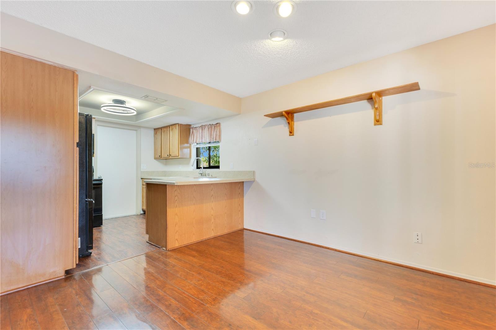 Image 9 of 36 For 728 Waterbridge Drive