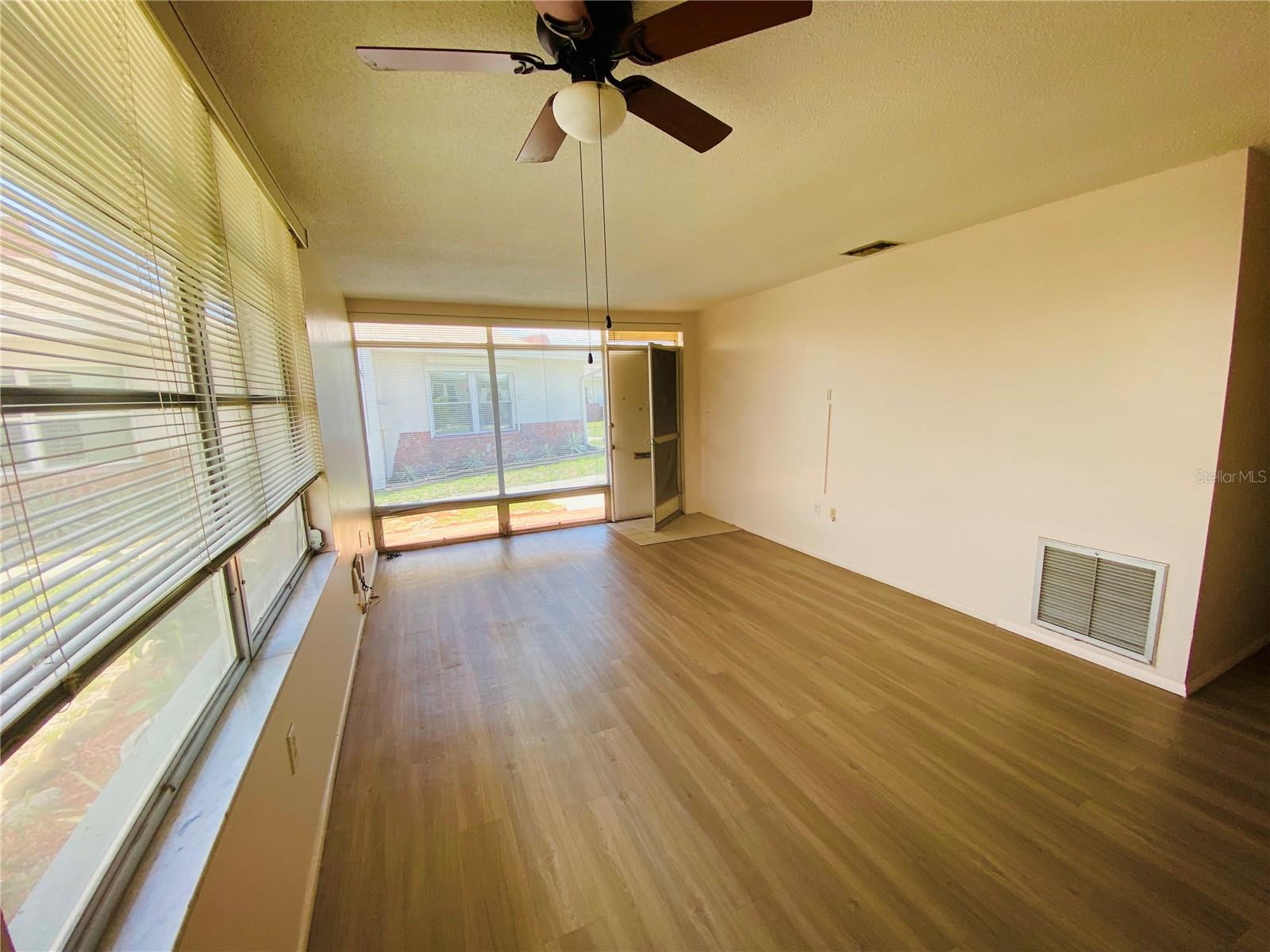 Image 6 of 24 For 4351 Tahitian Gardens Circle H