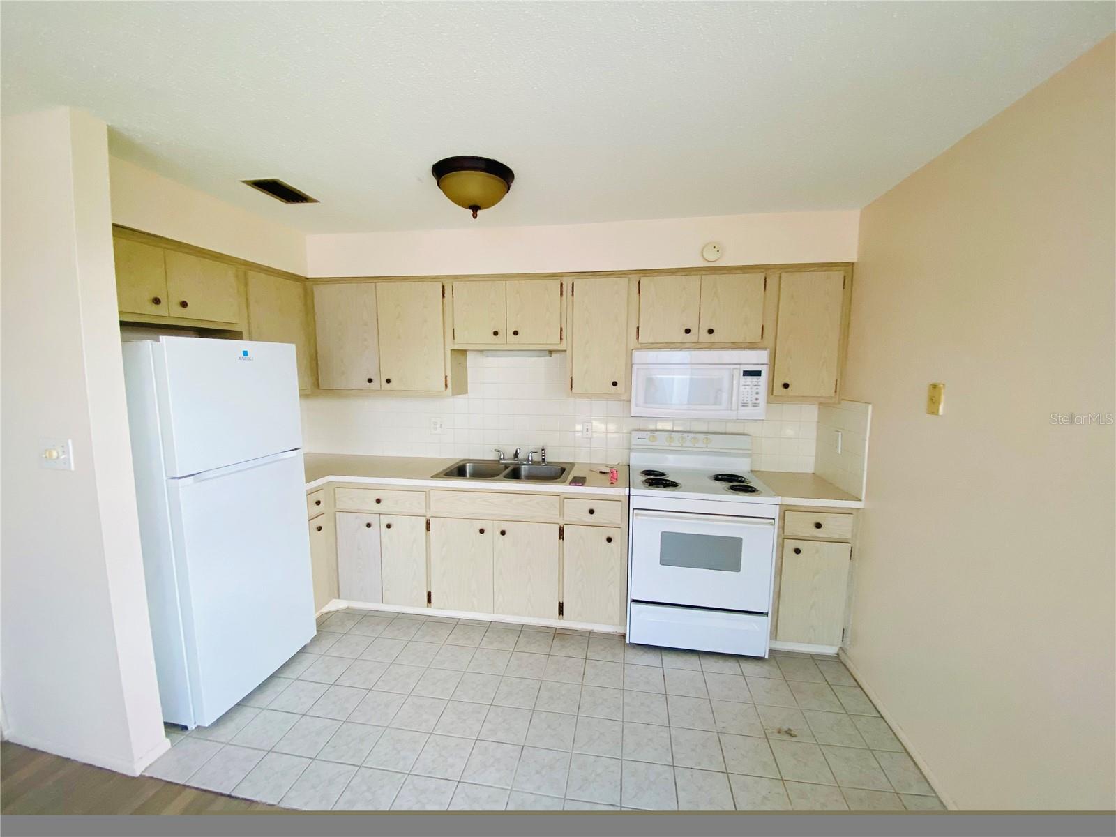 Image 7 of 24 For 4351 Tahitian Gardens Circle H