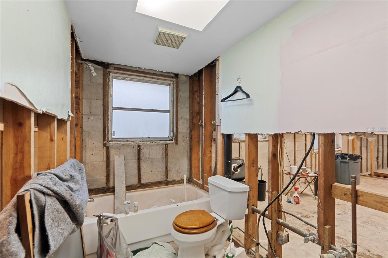 Image 15 of 36 For 701 59th Avenue Ne
