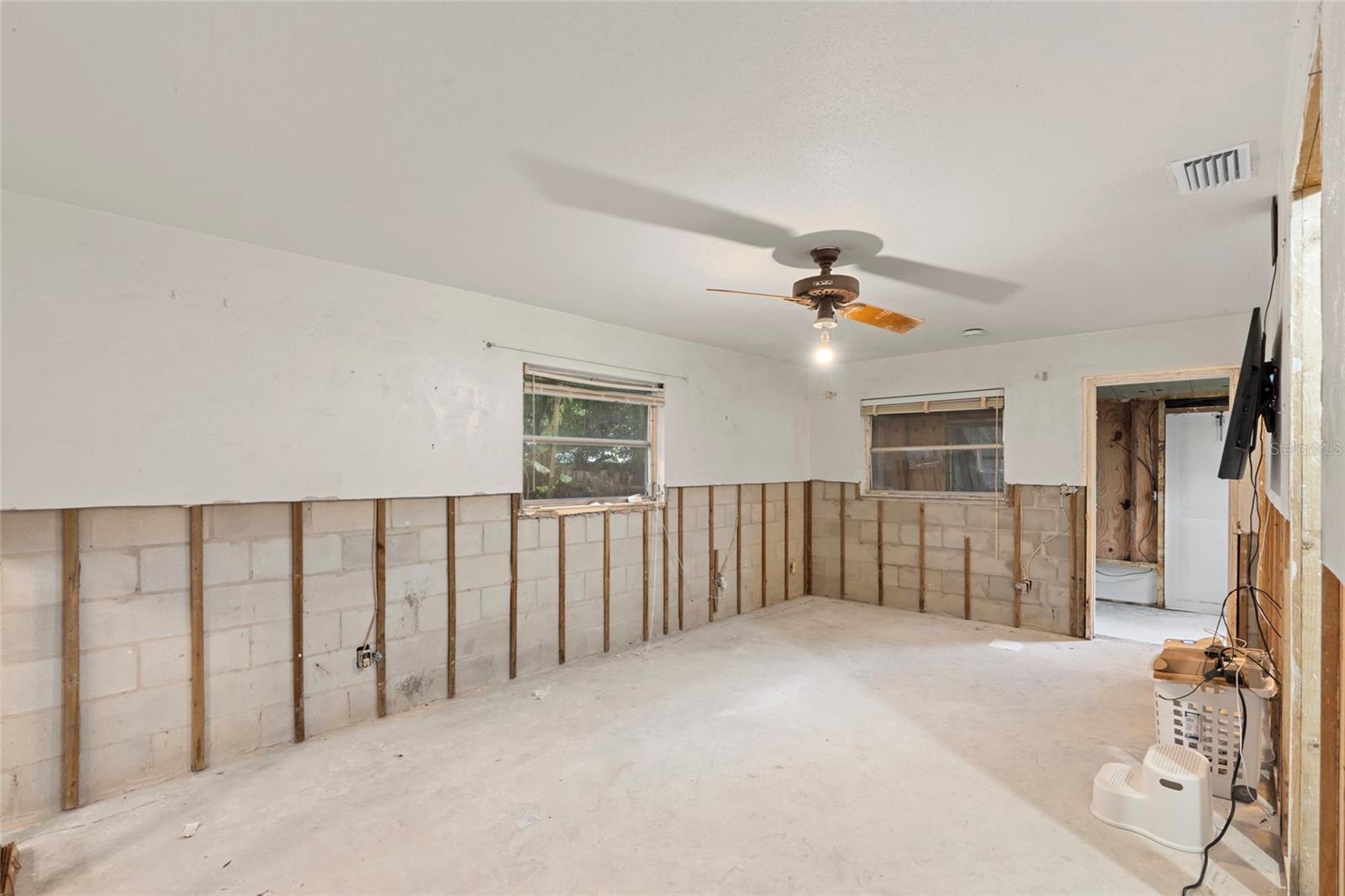 Image 8 of 36 For 701 59th Avenue Ne
