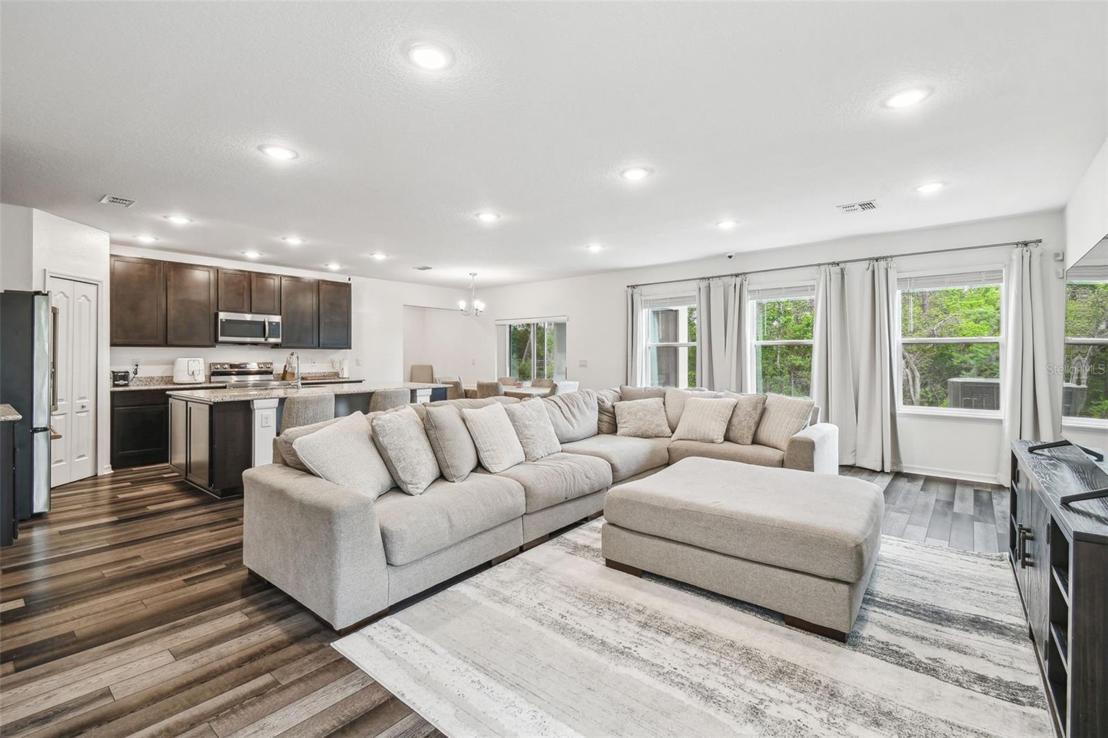Image 14 of 57 For 14282 Coronado Drive