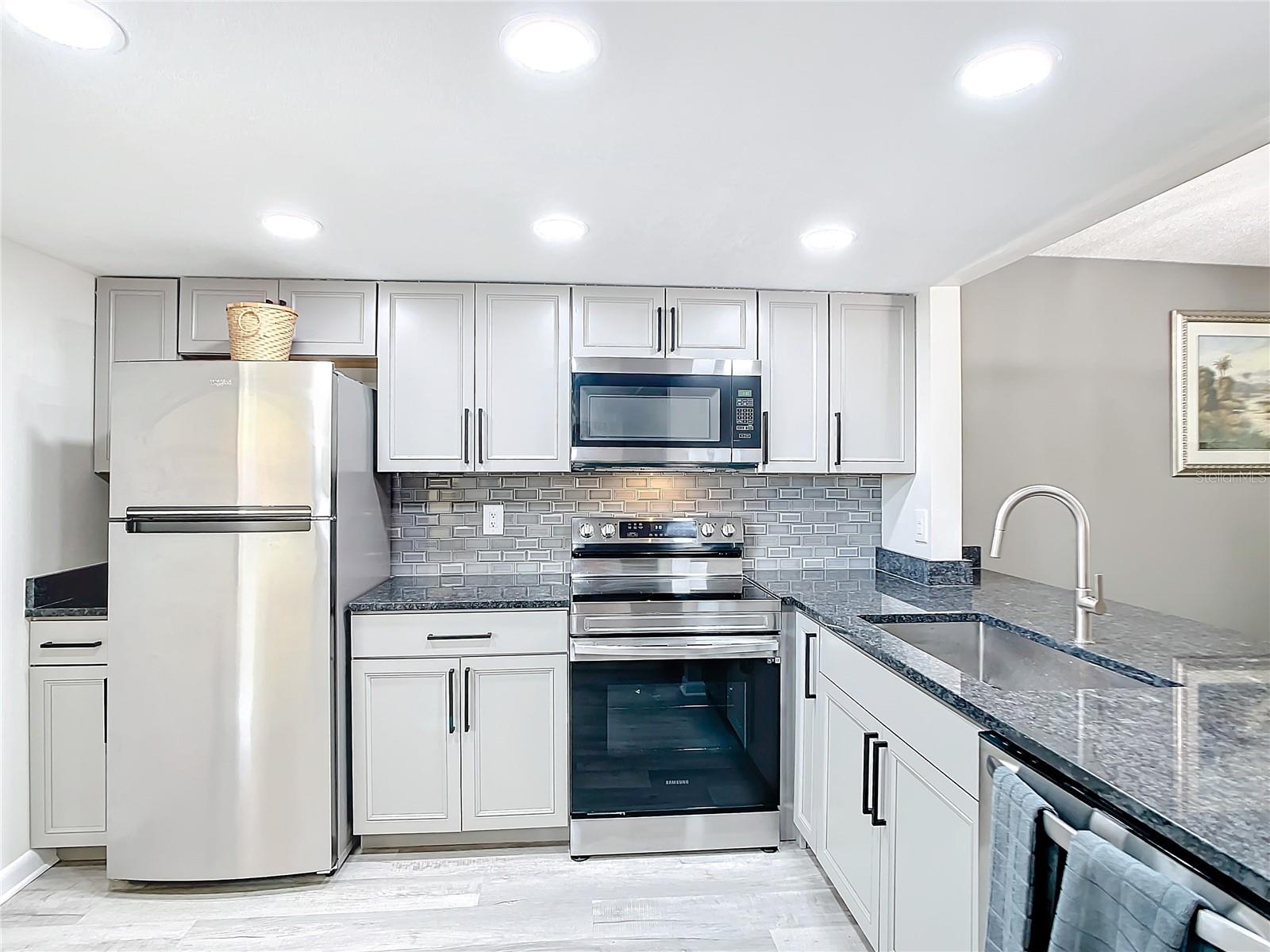 Image 5 of 30 For 14130 Rosemary Lane 3215