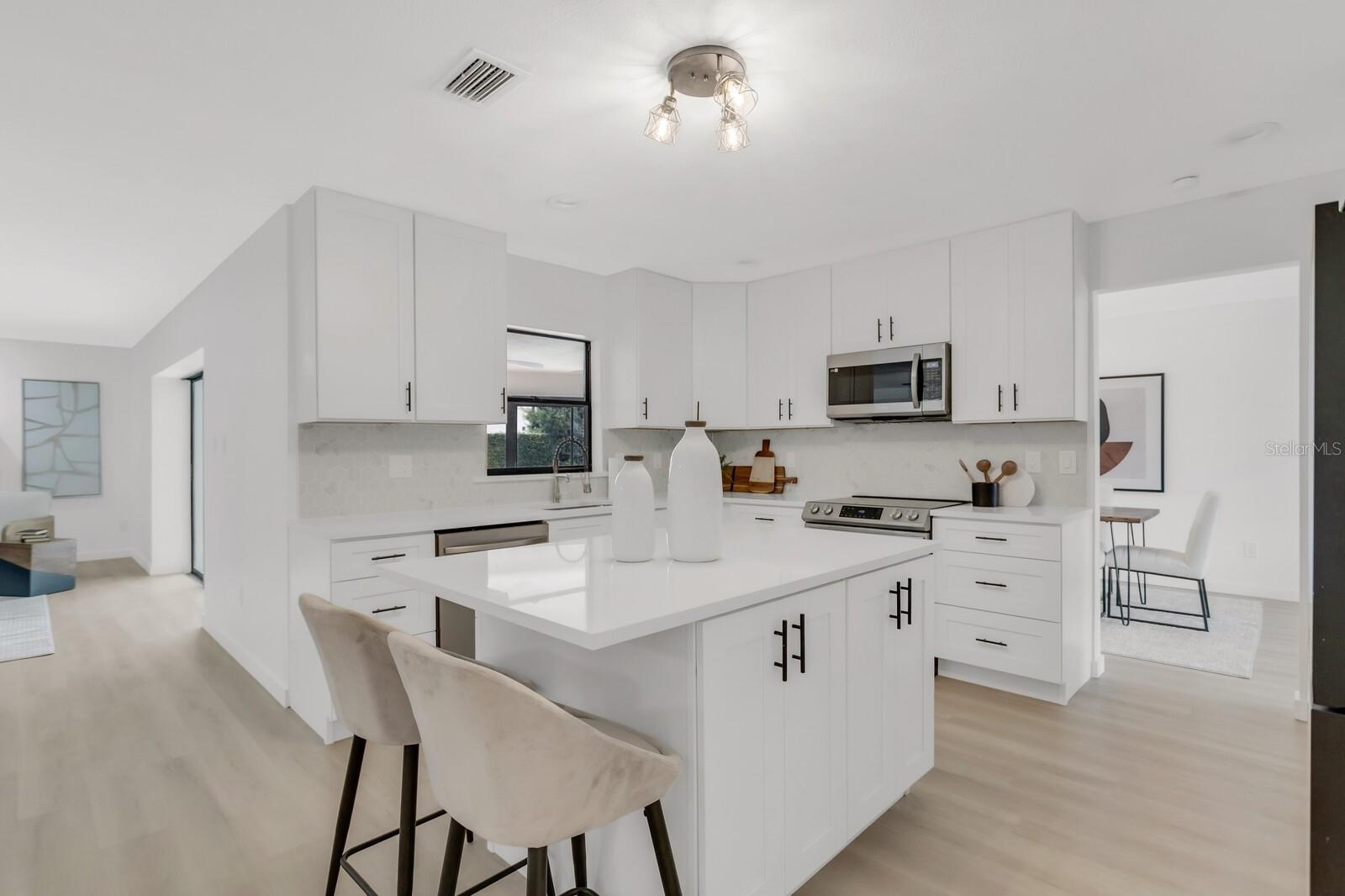 Listing photo id 18 for 7032 Pelican Island Drive
