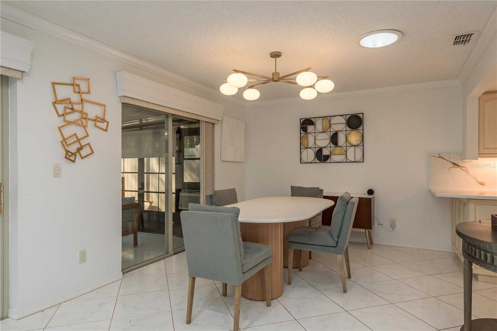 Listing photo id 10 for 3071 Bolt Drive