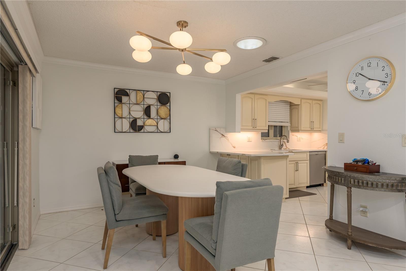 Listing photo id 11 for 3071 Bolt Drive