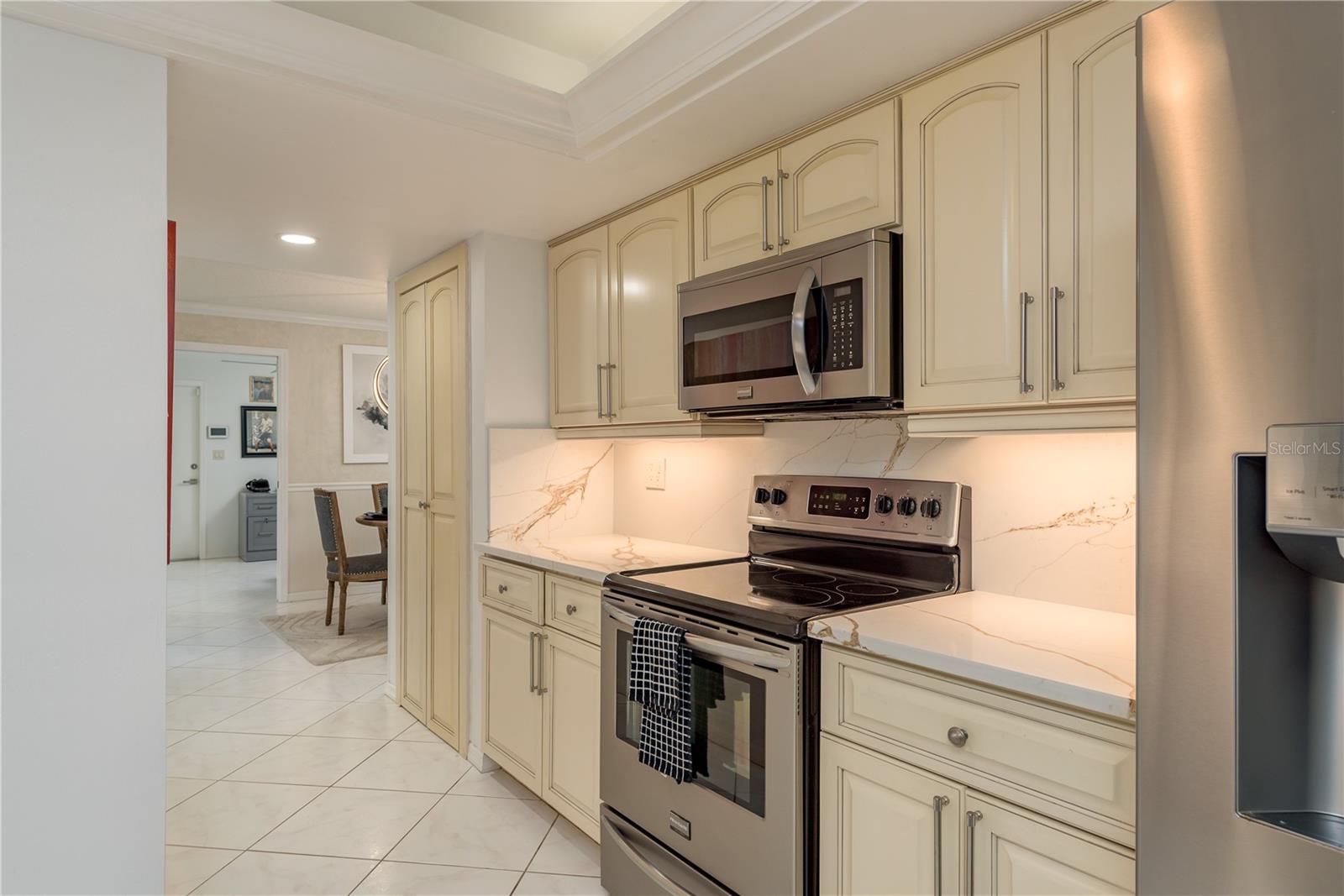 Listing photo id 13 for 3071 Bolt Drive
