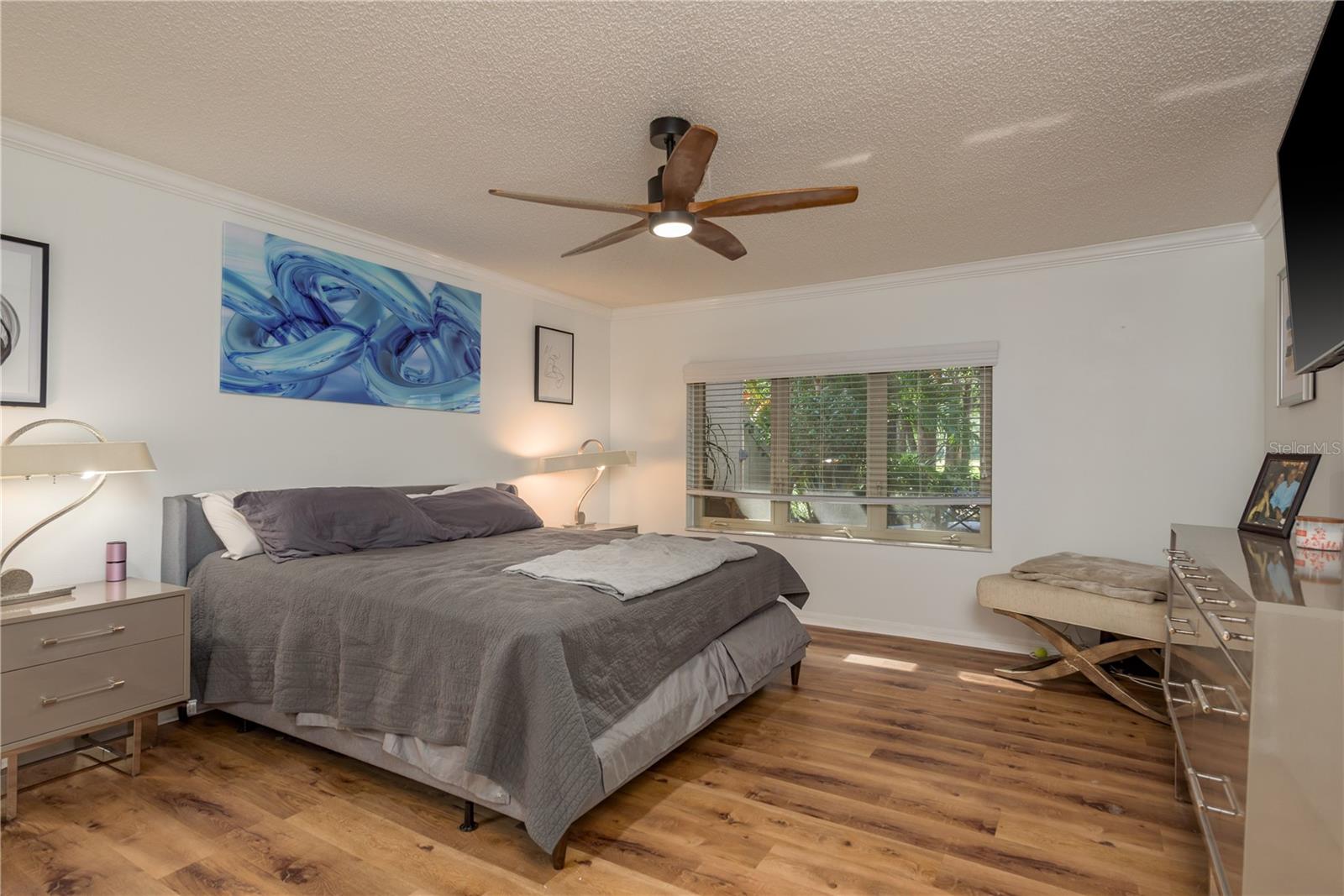 Listing photo id 15 for 3071 Bolt Drive