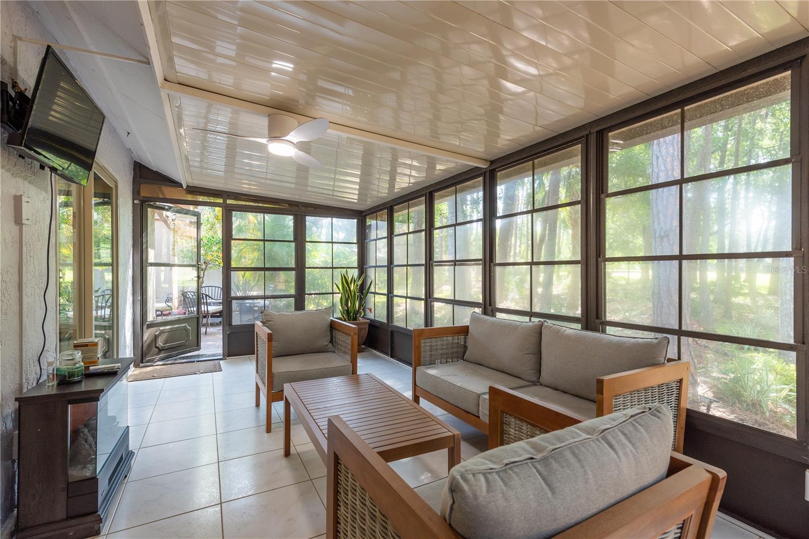 Listing photo id 26 for 3071 Bolt Drive