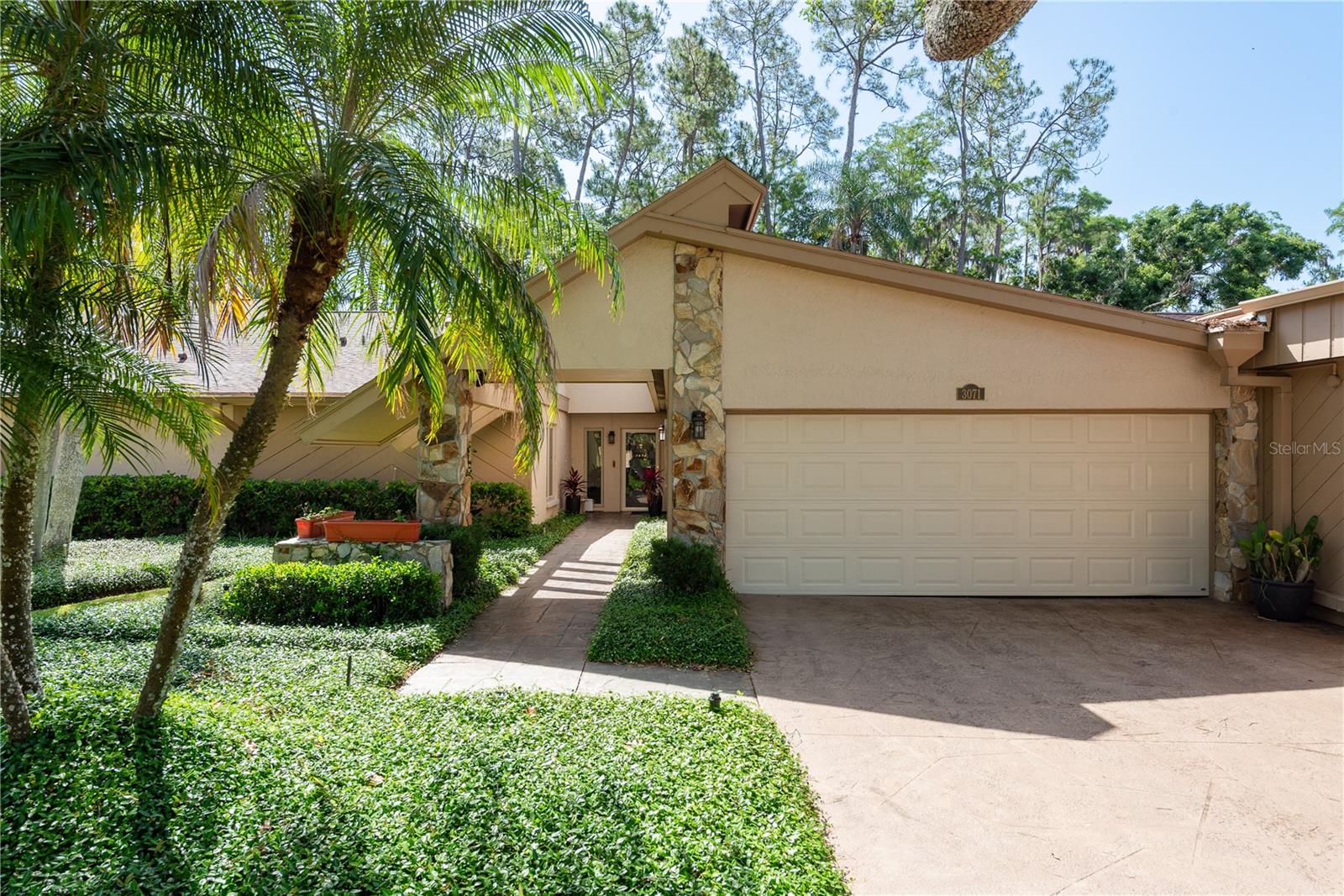 Listing photo id 1 for 3071 Bolt Drive