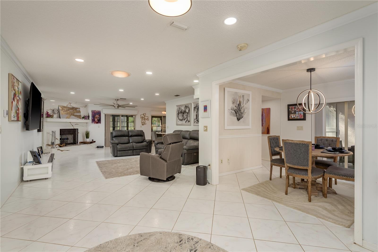 Listing photo id 4 for 3071 Bolt Drive