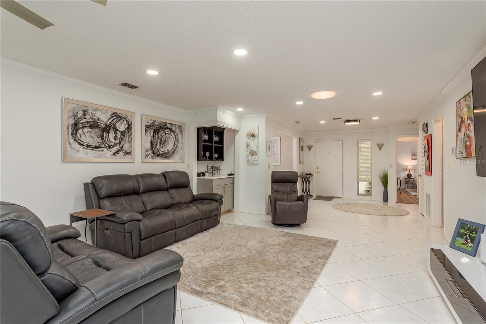 Listing photo id 6 for 3071 Bolt Drive